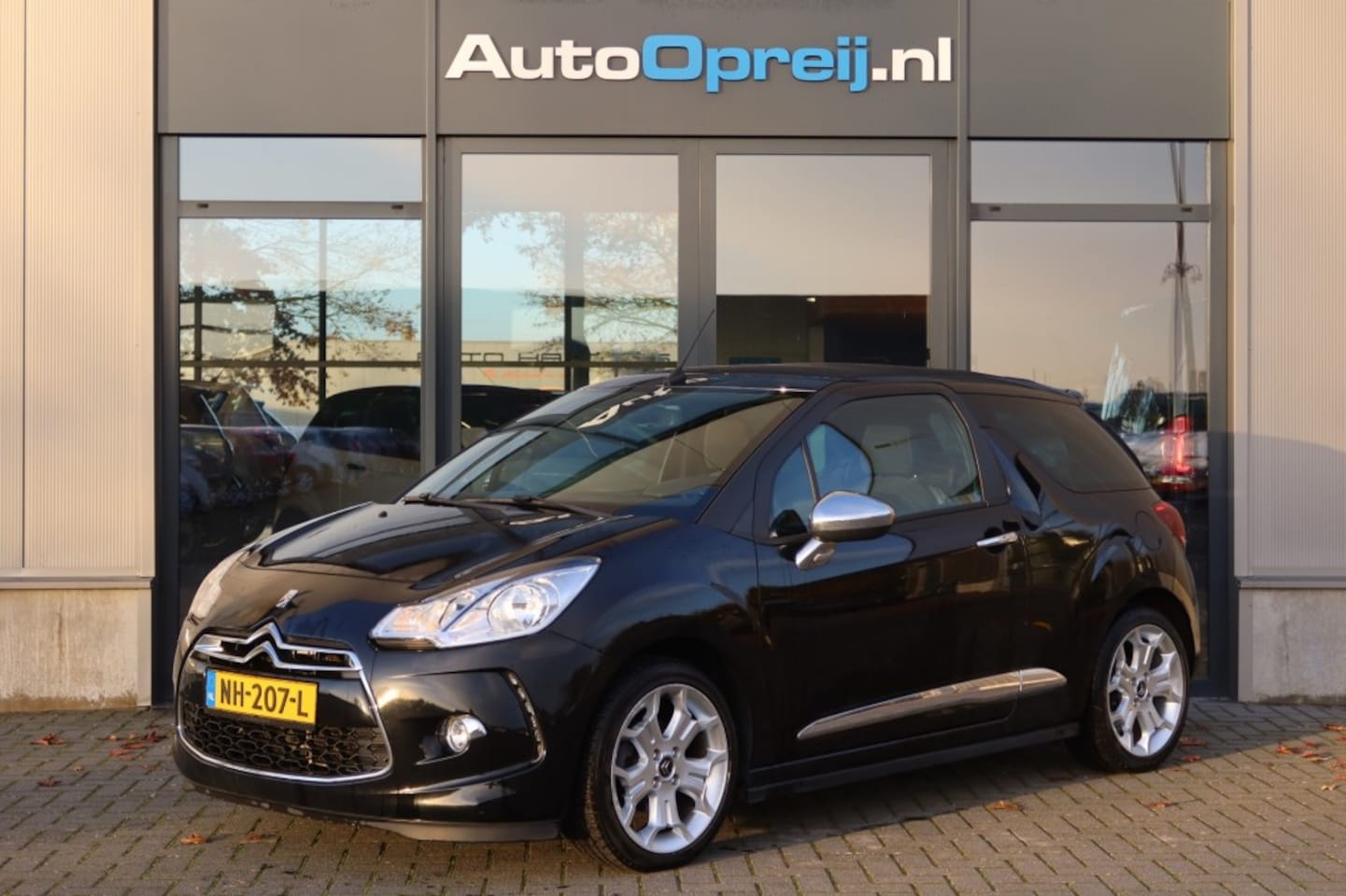 Citroën DS3 Cabrio - 1.2 PureTech So Chic Cabrio NAVI, Clima - AutoWereld.nl