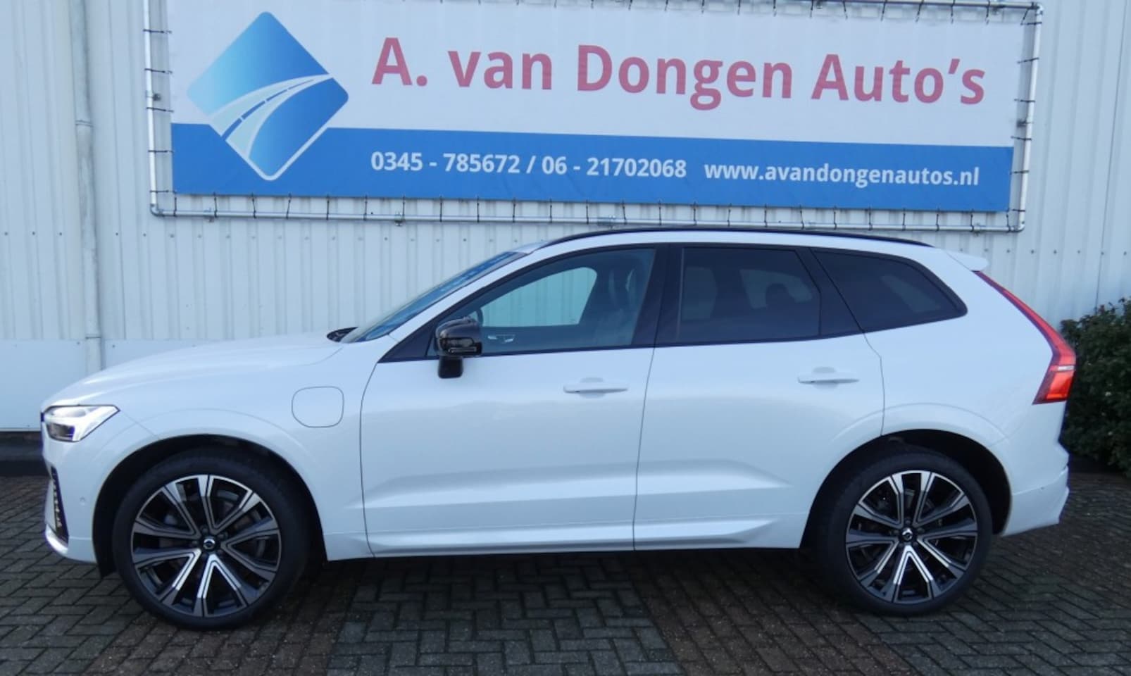 Volvo XC60 - 2.0 T6 AWD R-Design 2.0 T6 AWD R-Design,Pano,ACC,360,Leer,Facelift,HenK - AutoWereld.nl