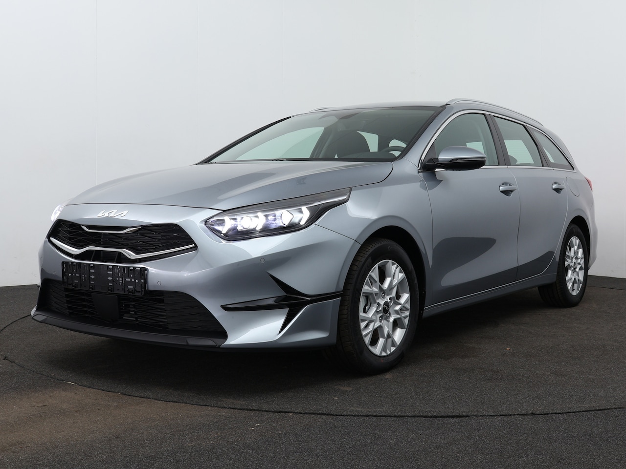 Kia Cee'd Sportswagon - Ceed 1.5 T-GDi DynamicLine | ** NIEUWE AUTO ** | Automaat | Lichtmetalen Velgen | Parkeerc - AutoWereld.nl