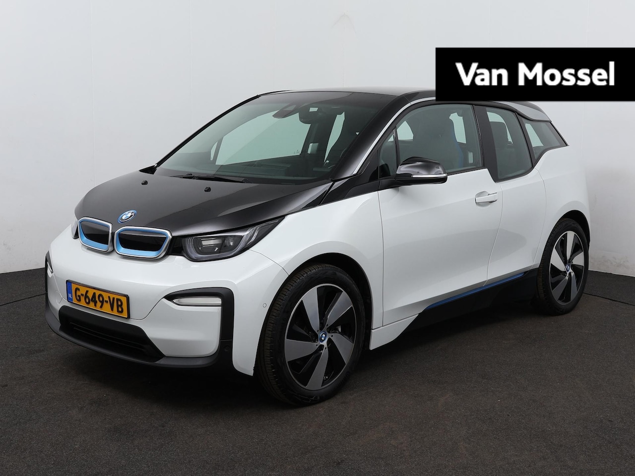 BMW i3 - Basis 120Ah 42 kWh | Navigatie| Stoelverwarming | Warmtepomp | Achteruitrijcamera - AutoWereld.nl