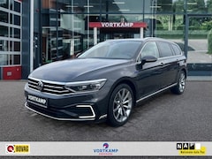 Volkswagen Passat Variant - 1.4 TSI DSG GTE PANO-DAK/CAMERA/TREKHAAK/NAVI/ACC/STOELVERW