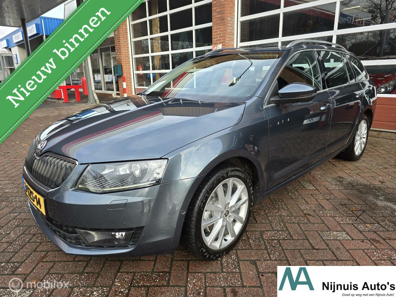 Skoda Octavia Combi - 1.6 TDI Elegance Businessline DSG | Panoramadak | Keyless | Trekhaak | Stoelverwarming | C - AutoWereld.nl