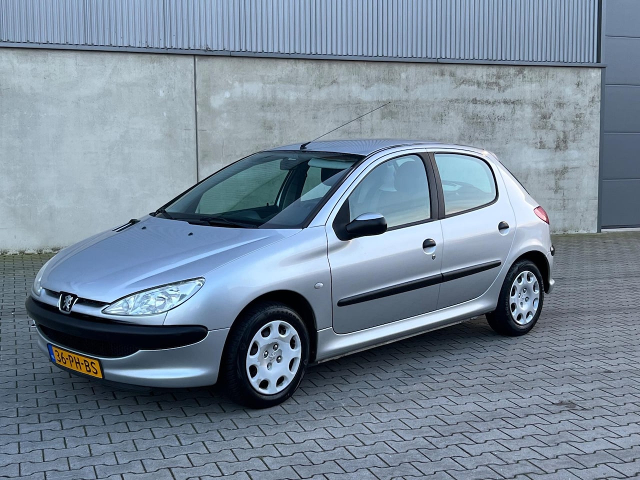 Peugeot 206 - 1.4 Pop' Art AIRCO+179.000 KM NAP+APK 08-05-2025+5 DEURS+RADIO CD USB AUX+ELEKTRISCH PAKKE - AutoWereld.nl