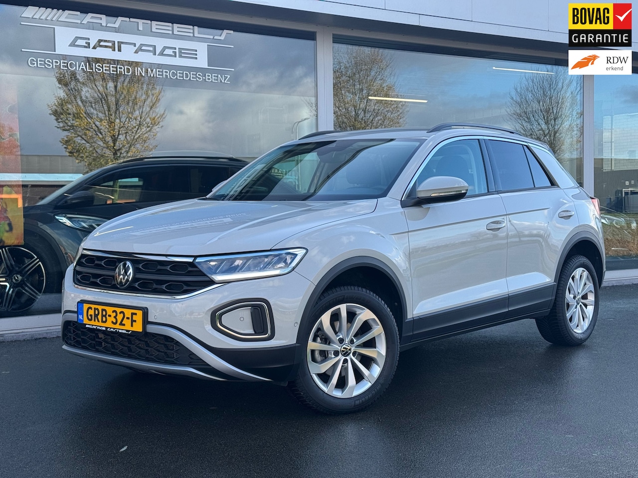 Volkswagen T-Roc - 1.5 TSI tsi Life automaat , afneembare trekhaak , navigatie - AutoWereld.nl