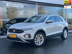 Volkswagen T-Roc - 1.5 TSI tsi Life automaat , afneembare trekhaak , navigatie