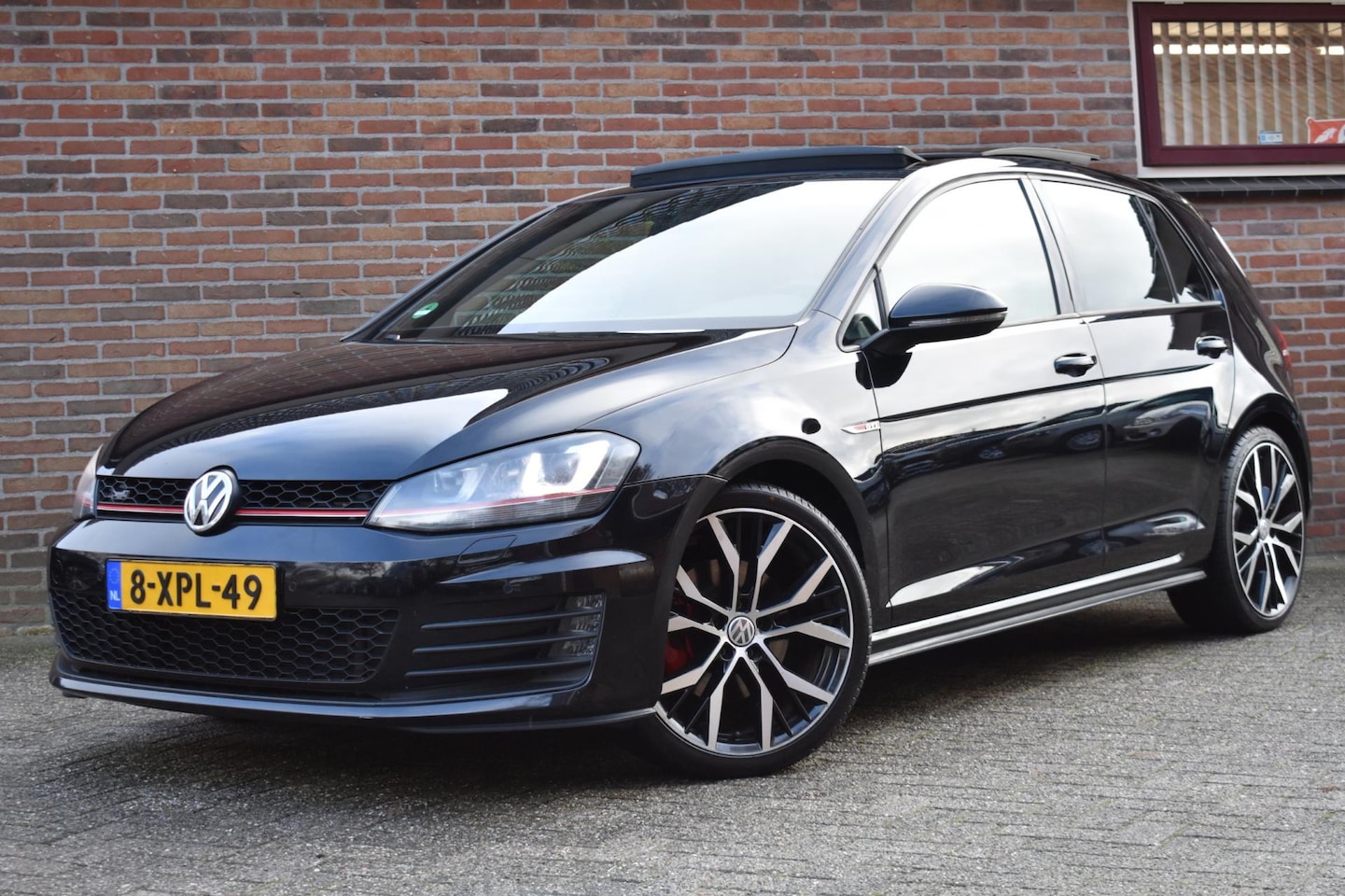 Volkswagen Golf - 2.0 TSI GTI '13 Xenon Clima Pano Leder NAvi Cruise Inruil mogelijk - AutoWereld.nl