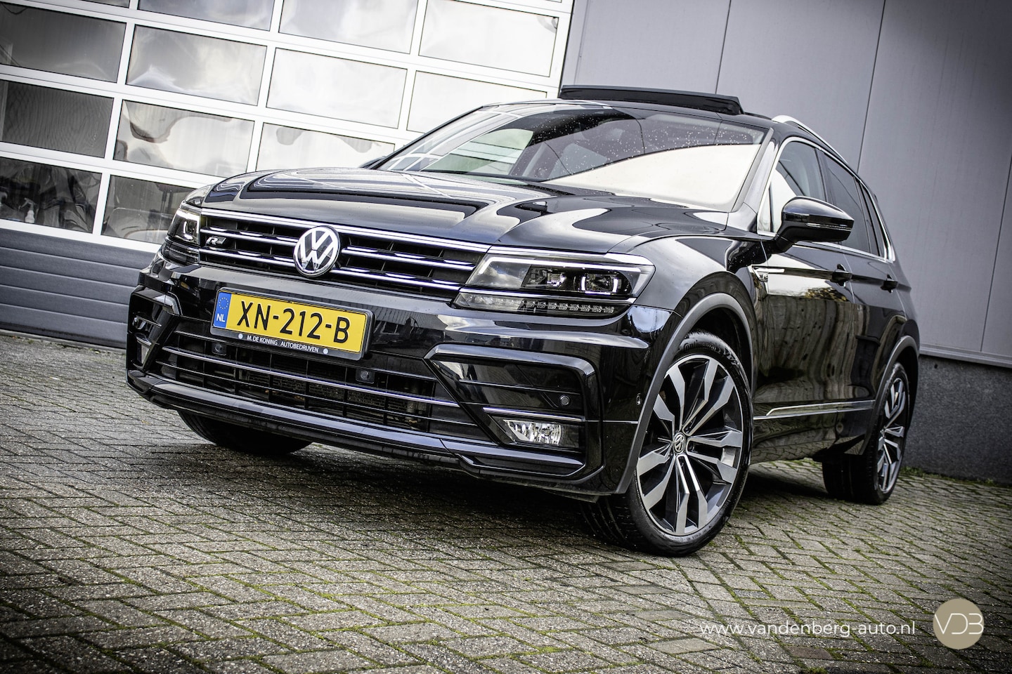 Volkswagen Tiguan - 1.5T 150pk R-Line Highline VIRTUAL PANO 20INCH Origineel NL - AutoWereld.nl