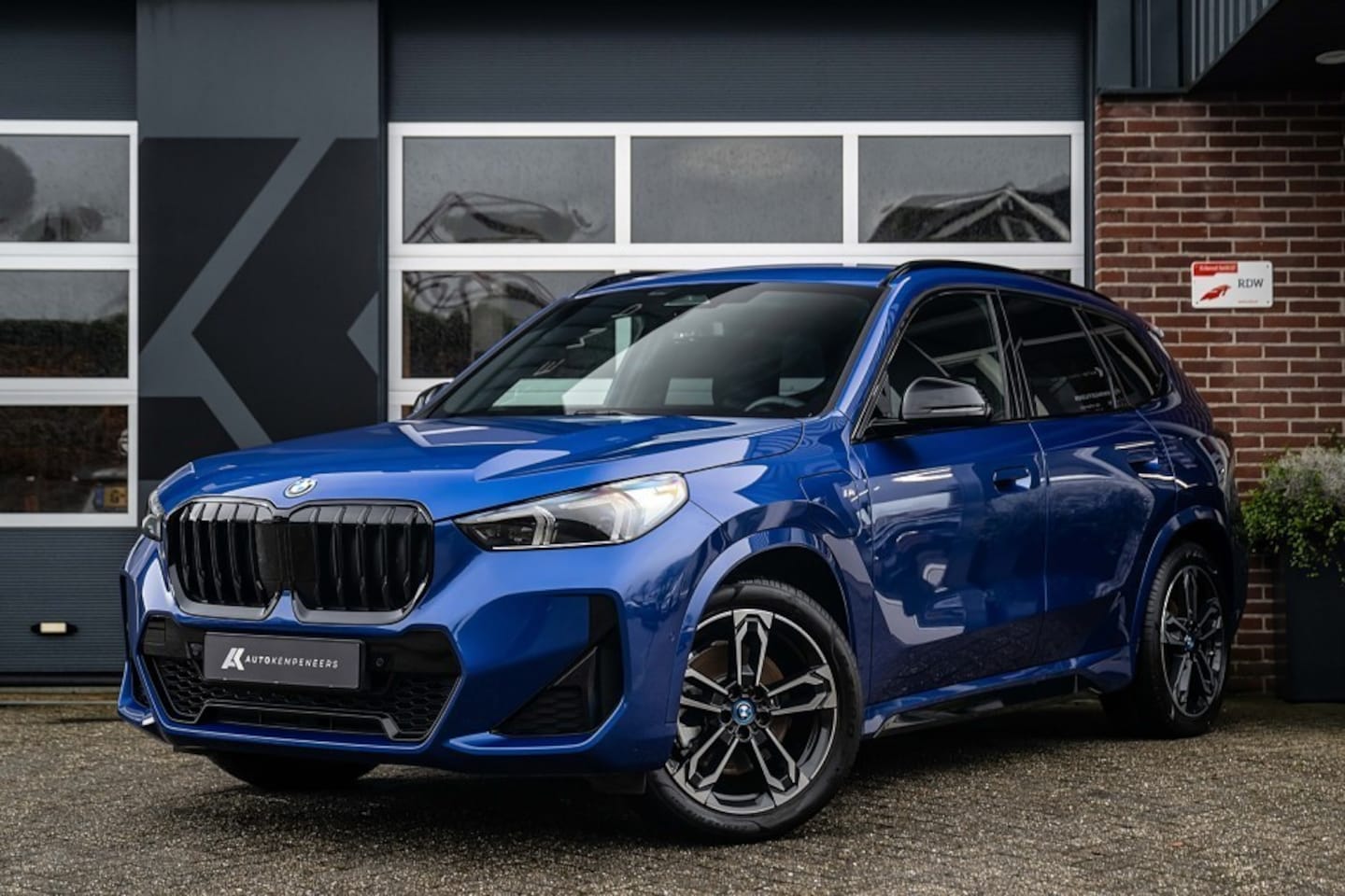 BMW X1 - 30e xDrive M Sport | Shadow | HIFI | Trekhaak | ACC | Camera | 19 Inch | - AutoWereld.nl