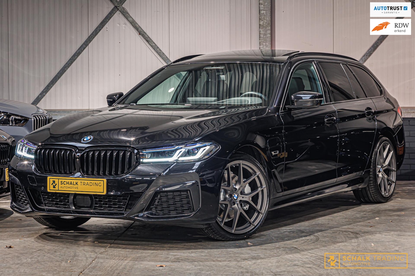 BMW 5-serie Touring - 530e Edition M-sport plus Pano Acc Laser - AutoWereld.nl