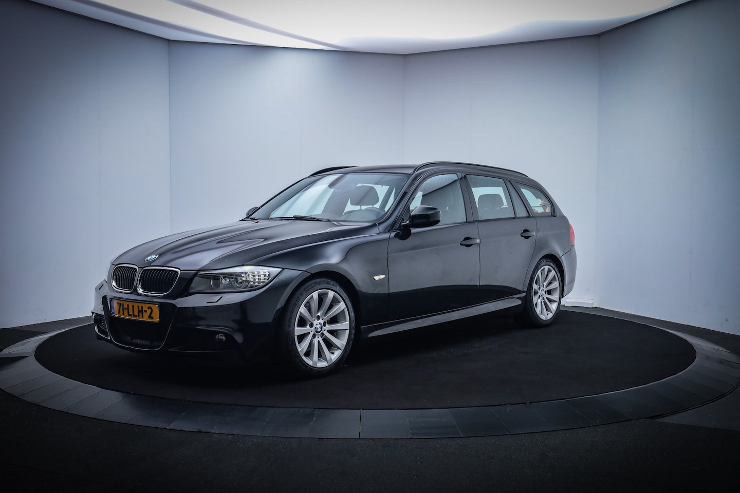 BMW 3-serie Touring - 318i M Sport Edition XENON/NAVI/ALCANTARA/SPORTSTOELEN/PDC V+A/LMV 17'' - AutoWereld.nl