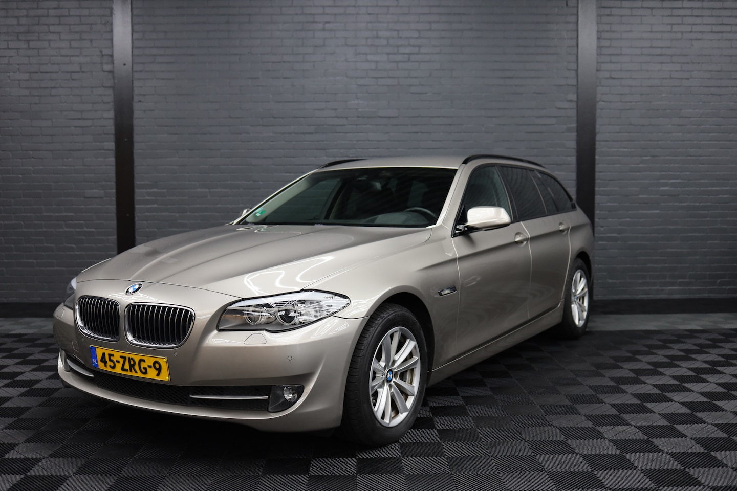 BMW 5-serie Touring - 528xi Upgrade Edition | Ned. Auto | Leer | 4X4 | - AutoWereld.nl