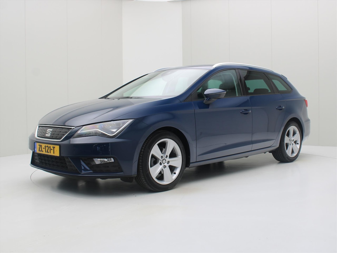 Seat Leon Sportstourer - 1.0 EcoTSI 115PK DSG-7 Style Business Intense [ LED+CLIMAAT+CRUISE+PDC+CARPLAY+NAVIGATIE ] - AutoWereld.nl