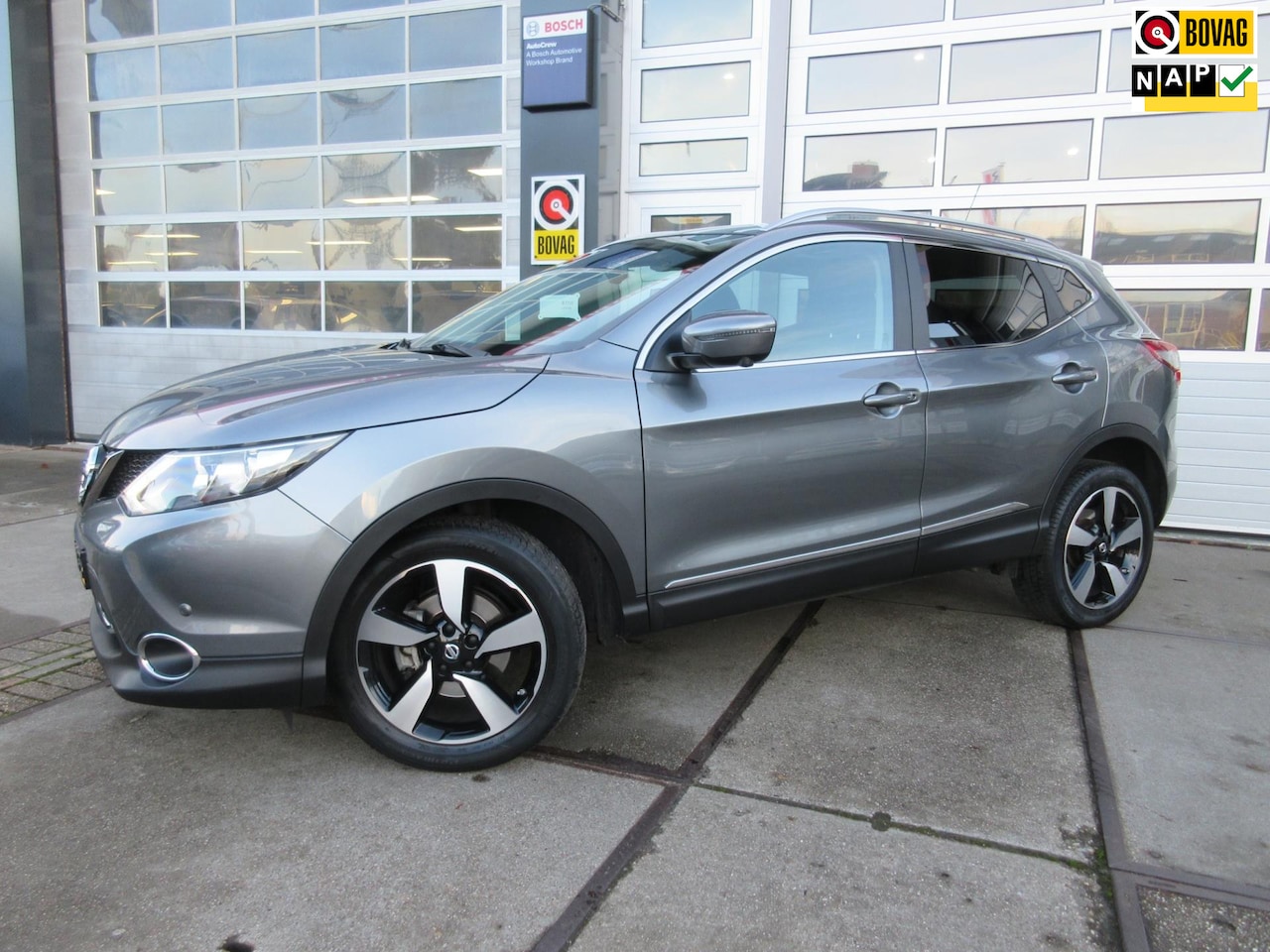 Nissan Qashqai - 1.2 N-Connecta / Automaat / Navi / PDC - AutoWereld.nl