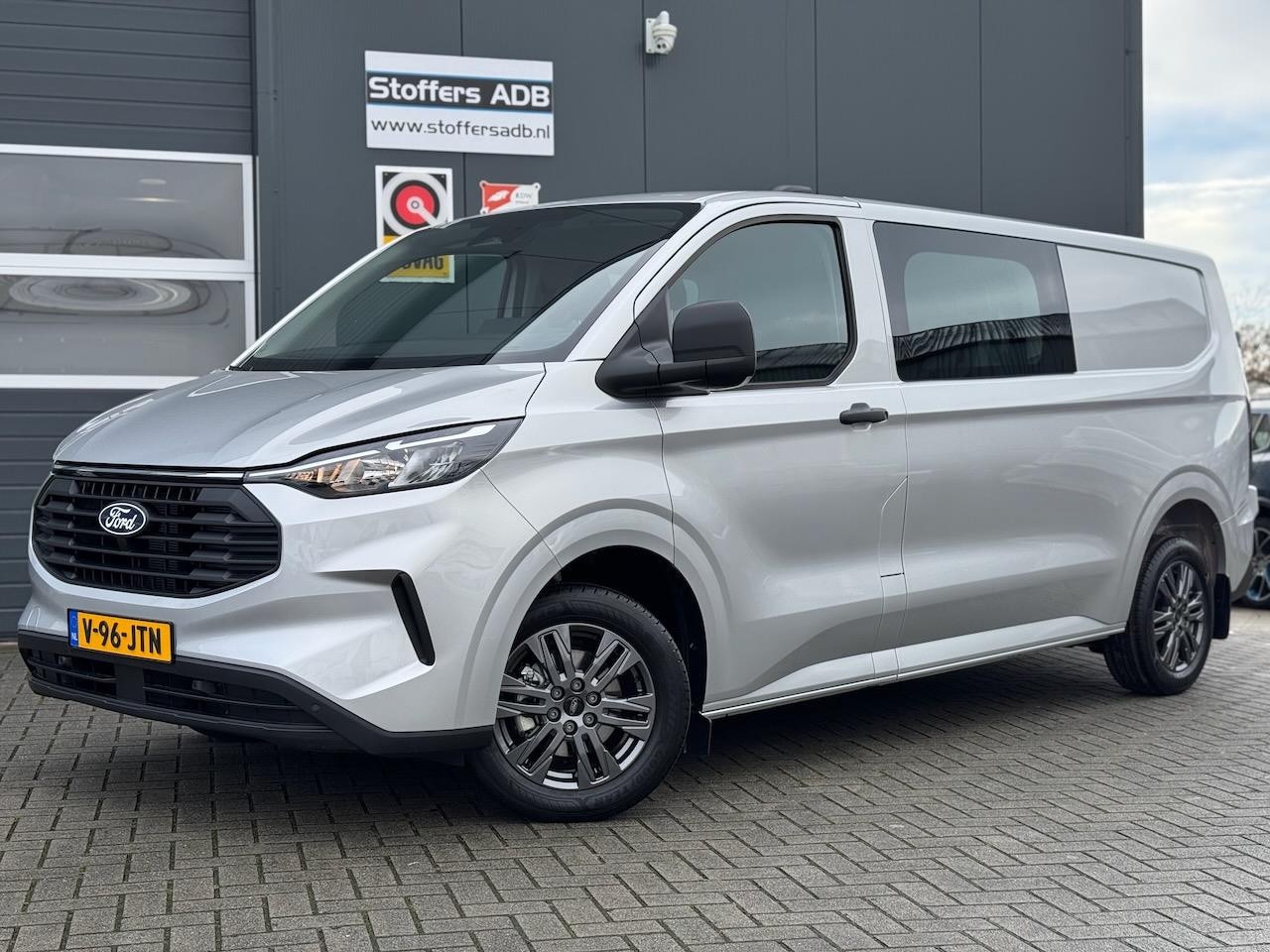 Ford Transit Custom - 2.0 EcoBlue 136pk L2H1 Automaat DC 6-pers | 5 JAAR GARANTIE | Camera | CarPlay | Cruise | - AutoWereld.nl