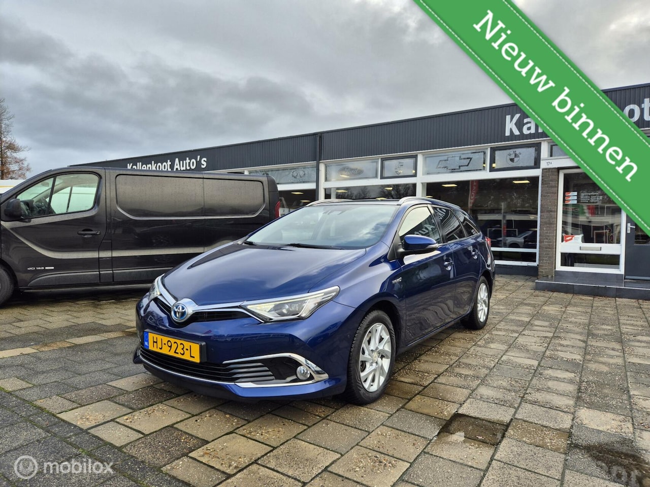 Toyota Auris - Touring 1.8 Hybrid Lease Pro, Pano, Trekhaak - AutoWereld.nl