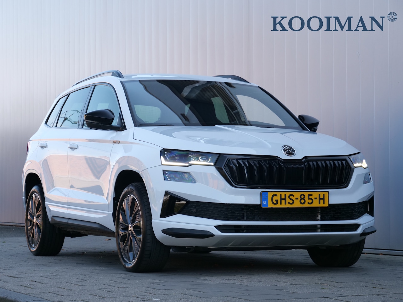 Skoda Karoq - 1.5 TSI ACT Sportline Business 150pk Automaat Apple Carplay / DAB / Camera / PDC - AutoWereld.nl