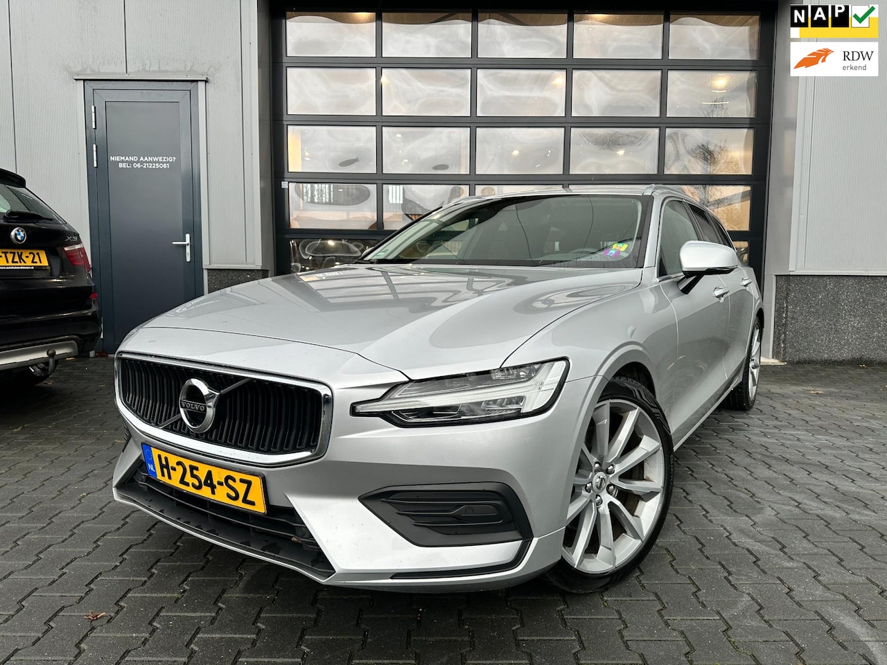 Volvo V60 - 2.0 T4 Inscription 19'' 1 ste eigenaar dealer onderhouden - AutoWereld.nl