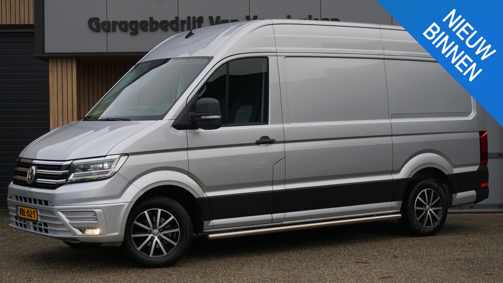 Volkswagen Crafter - 35 2.0 TDI 177pk L3H3 Highline 3-Zits Nappa Leder LED 17inch LM Navi Geveerde stoel Sideba - AutoWereld.nl