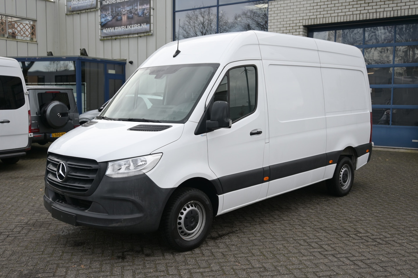 Mercedes-Benz Sprinter - 316 CDI L2H2 3500kg trekhaak, MBUX met camera, Comfort stoel - AutoWereld.nl