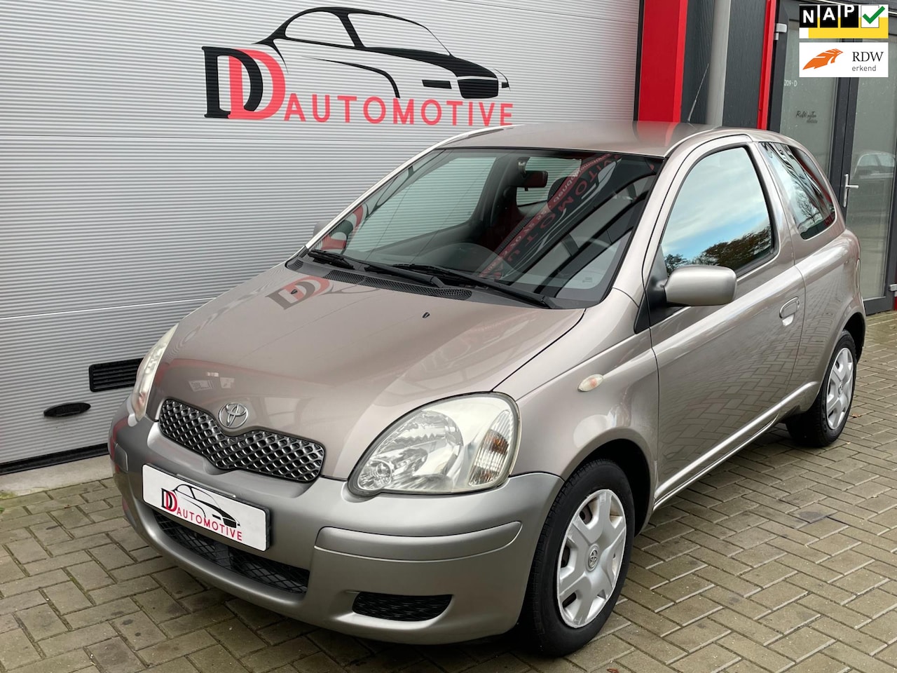 Toyota Yaris - 1.3 VVT-i Sol 1E EIGENAAR/AUTOMAAT/UNIEK!!/15.000 KM/AIRCO/TREKHAAK - AutoWereld.nl