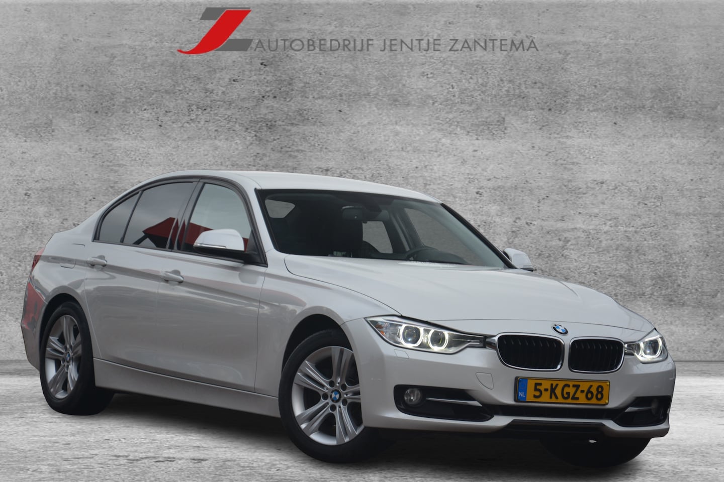 BMW 3-serie - 320i Executive | Navigatie | Sportstoelen | Leer | Camera | Stoelverwarming | Dealer onder - AutoWereld.nl