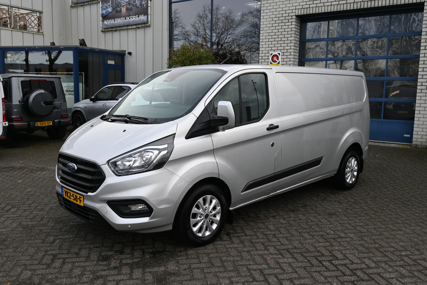 Ford Transit Custom - 300L 2.0 TDCI L2H1 Limited - AutoWereld.nl