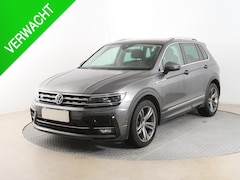 Volkswagen Tiguan - 1.5 TSI ACT Highline Business R R-line 150 PK | Automaat, Navigatie, Parkeersensoren V+A,