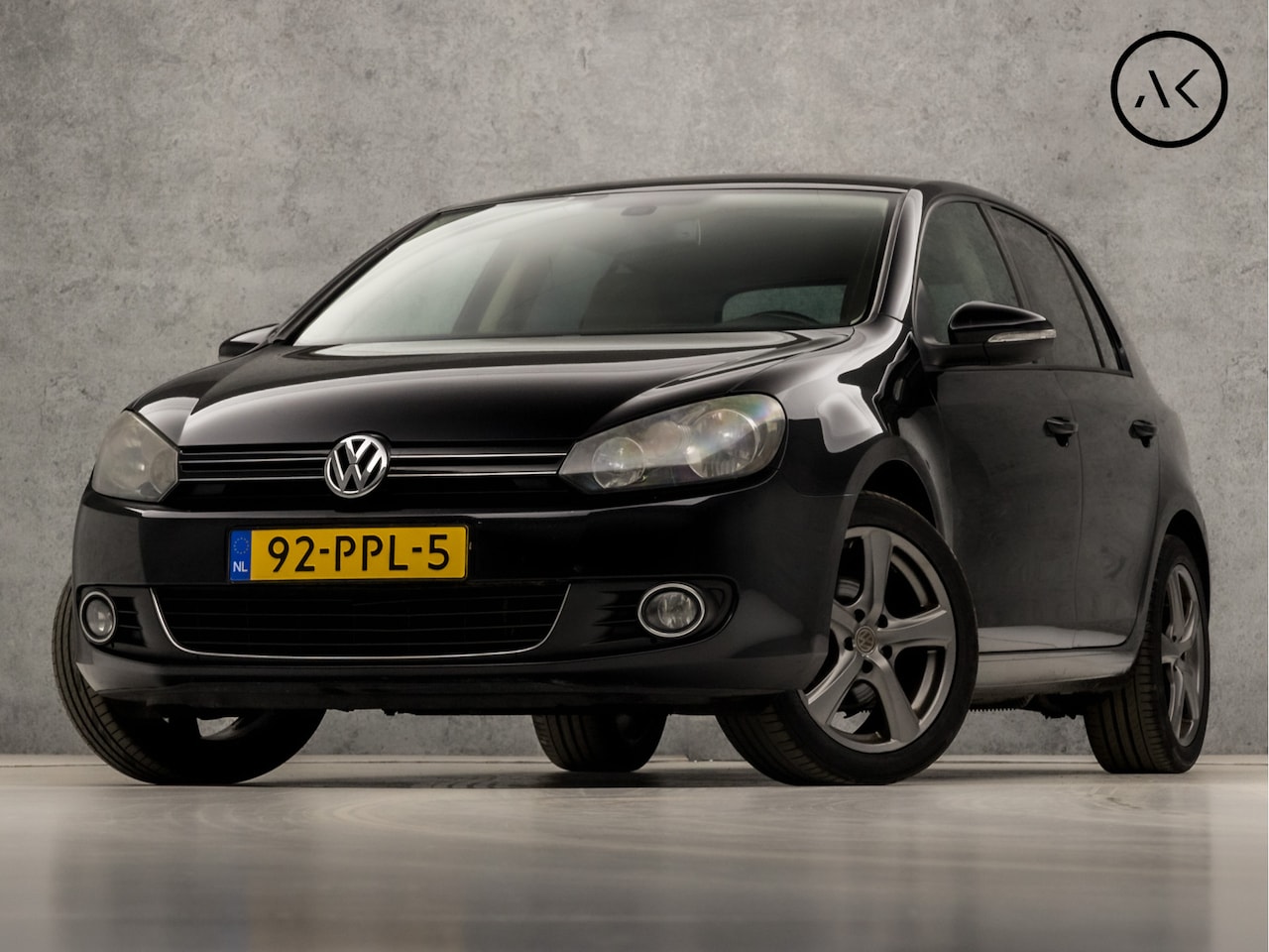 Volkswagen Golf - 1.2 TSI Highline Sport Automaat (SCHERM, CAMERA, GETINT GLAS, ALCANTARA SPORTSTOELEN, LM V - AutoWereld.nl