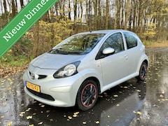 Toyota Aygo - 1.0-12V + - AUTOMAAT - AIRCO - ELEK. RAMEN - NAP