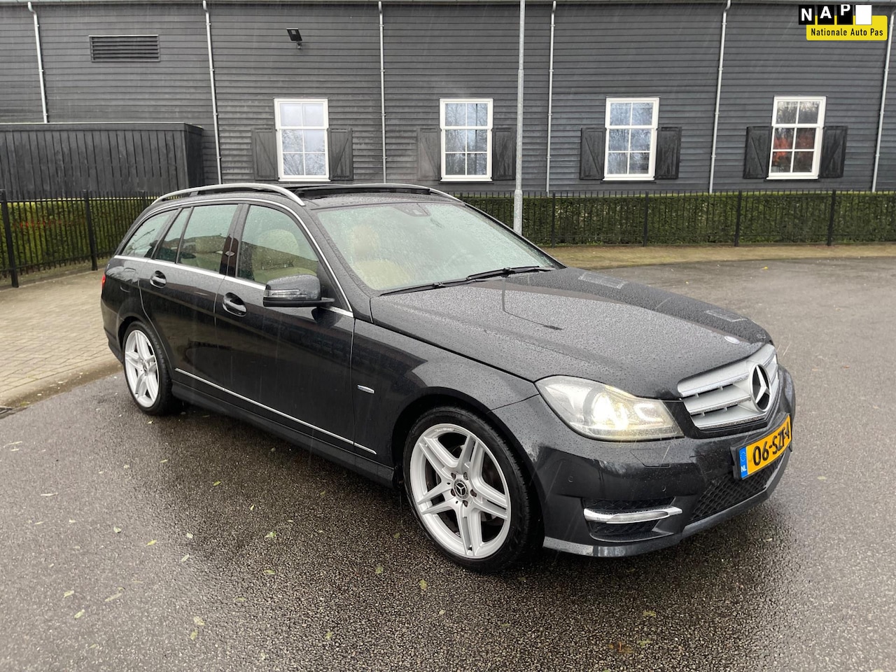 Mercedes-Benz C-klasse - 200 AMG AUTOMAAT PANORAMADAK LEER NAVI XENON FACELIFT - AutoWereld.nl