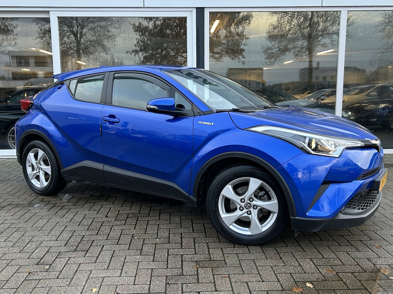 Toyota C-HR - 1.8 Hybrid Dynamic 50% deal 8.975,- ACTIE Automaat / Camera / Clima / Cruise / Telefoon - AutoWereld.nl