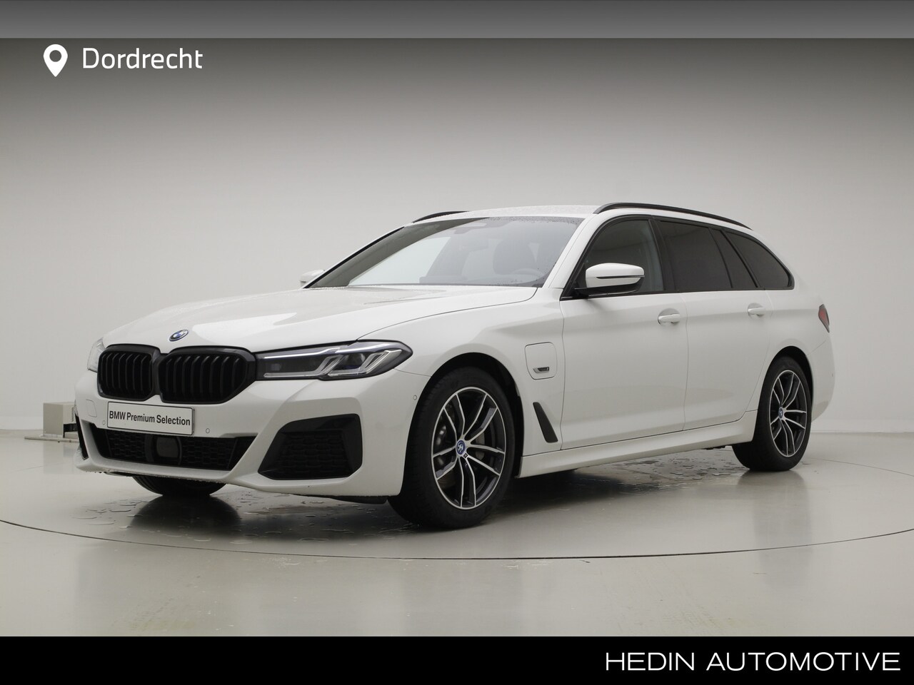 BMW 5-serie Touring - 530e M-Sport | 2024!!! | Trekhaak | Leder | Camera | Driving Assistant Professional | Lase - AutoWereld.nl