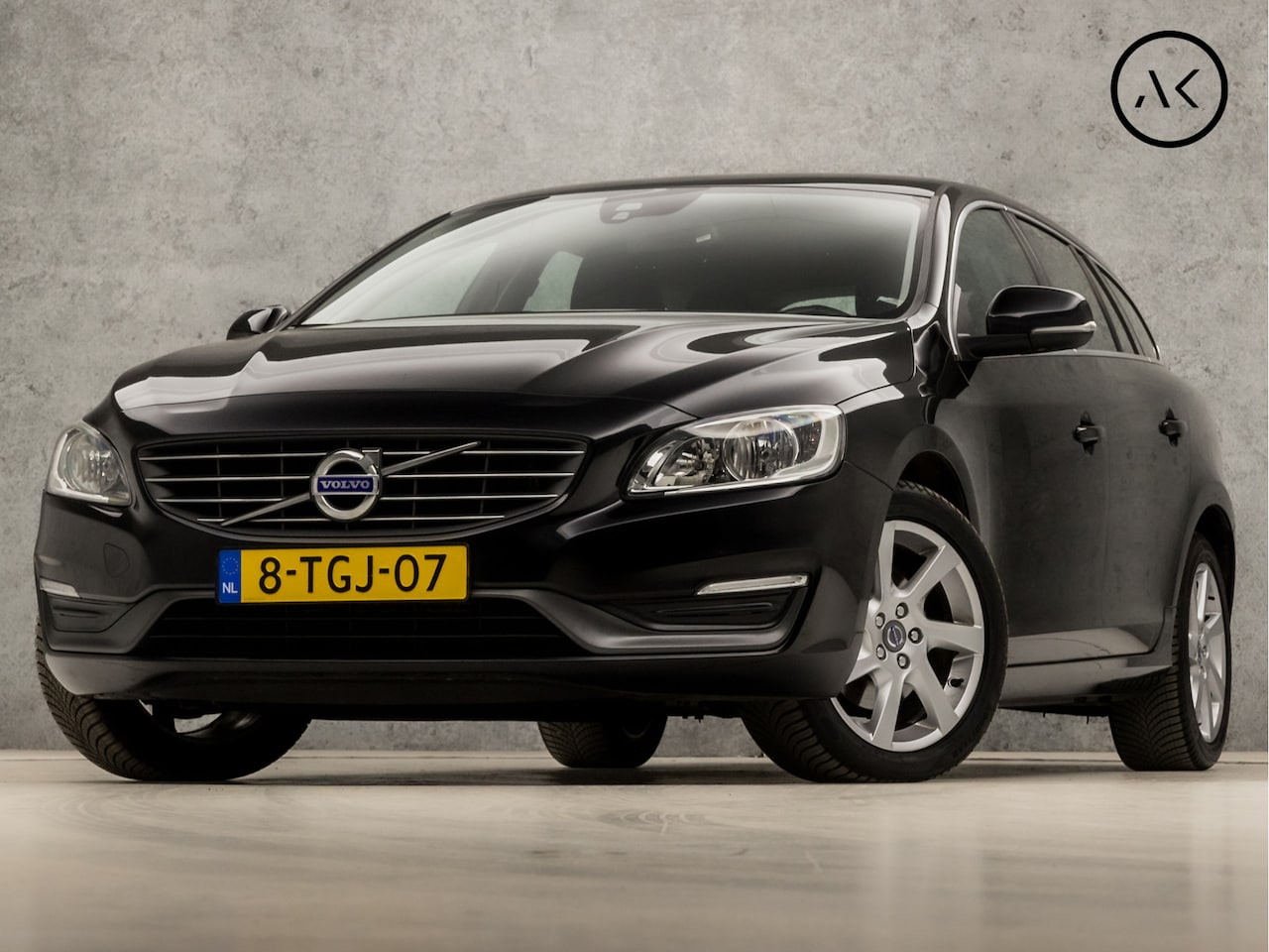 Volvo V60 - 1.6 T3 Momentum Sport 150Pk Automaat (NAVIGATIE, NAP, CLIMATE, BLUETOOTH, CRUISE, ELEK PAK - AutoWereld.nl