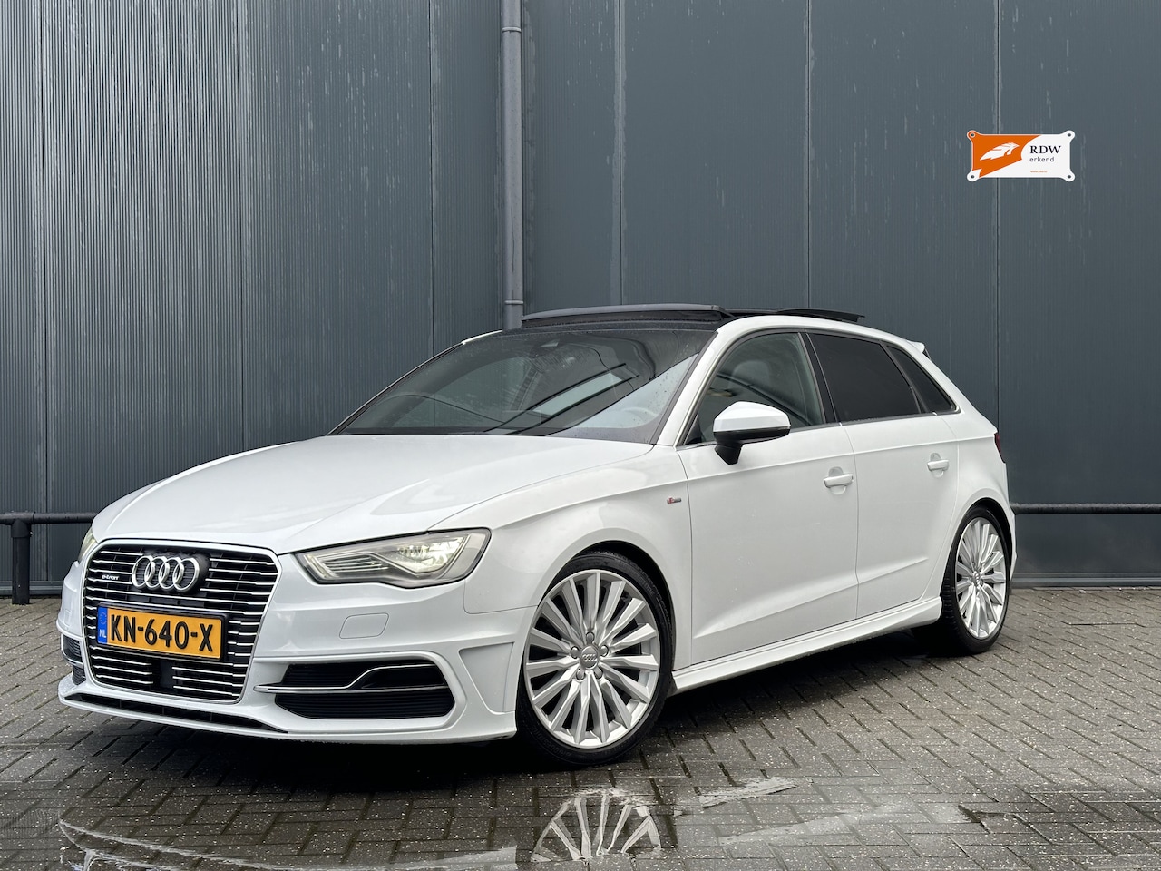 Audi A3 Sportback - 1.4 e-tron PHEV Ambition Pro Line plus PANO | NAVI | LED | 18" - AutoWereld.nl