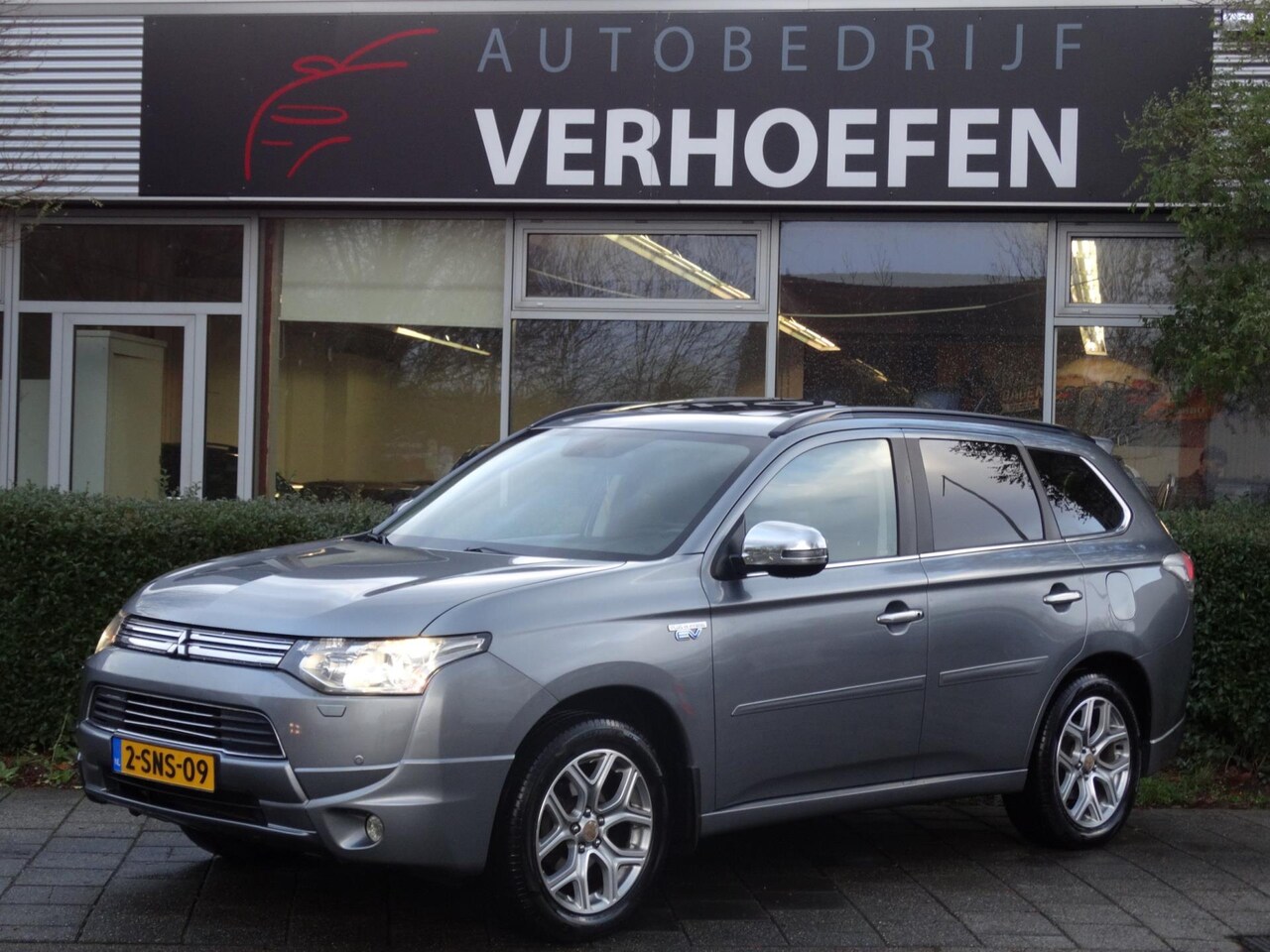 Mitsubishi Outlander - 2.0 PHEV Instyle+ - PANORAMADAK - CLIMATE CONTROL - NAVIGATIE - LANE ASSIST - STOELVERWARM - AutoWereld.nl