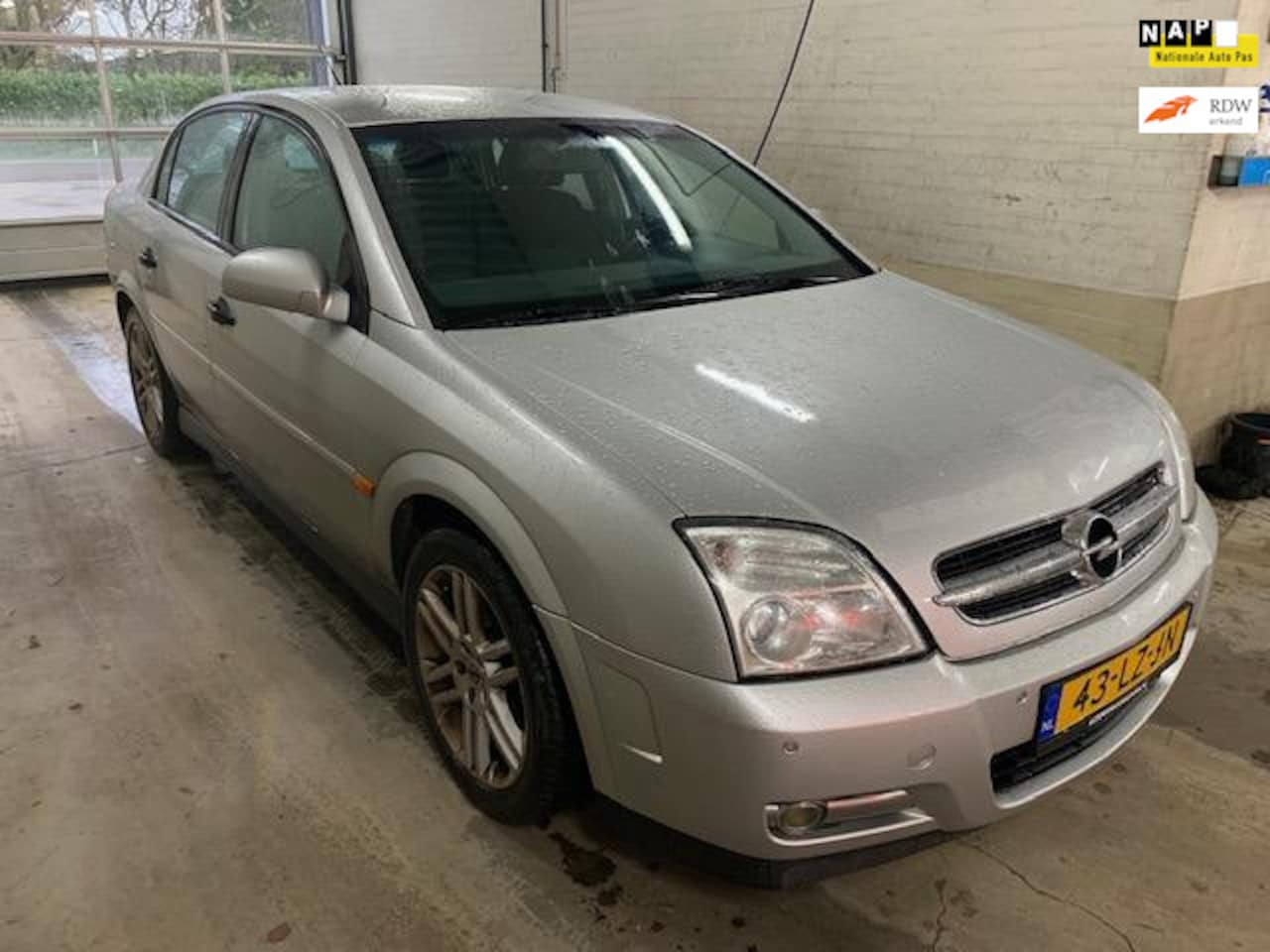 Opel Vectra - 1.8-16V Comfort Sedan € 1250.- 2003 Airco ,Zo mee 1 Jr. Apk. - AutoWereld.nl