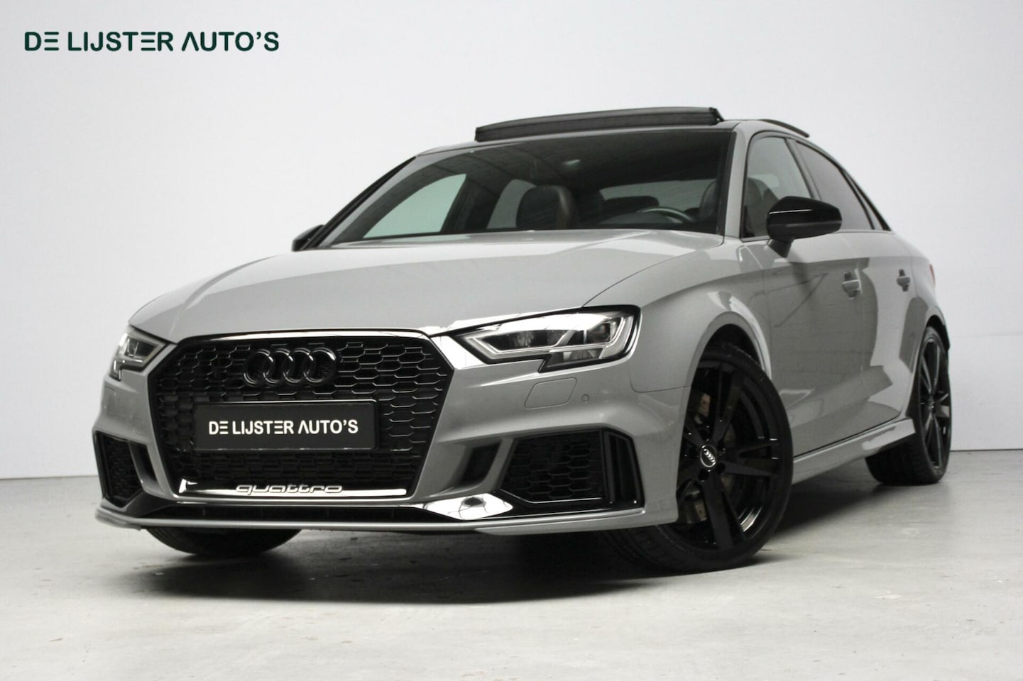 Audi RS3 - 2.5 TFSI quattro Automaat 400 PK |PANORAMADAK, DEALER ONDERHOUDEN, 1e EIGENAAR, BLACK OPTI - AutoWereld.nl