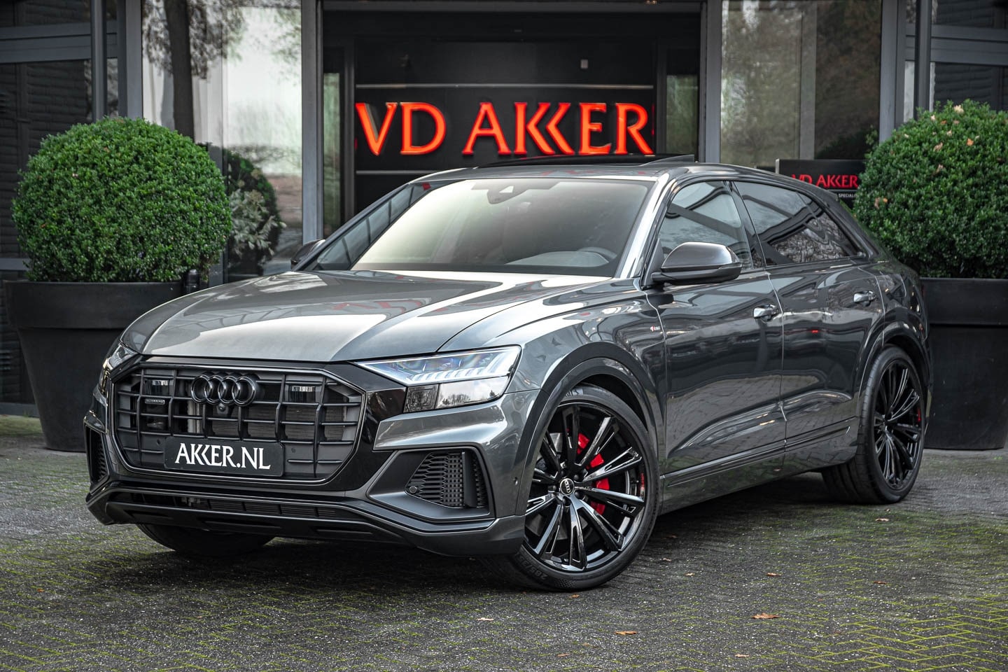 Audi Q8 - 60 TFSI E COMPETITION CARBON+PANO.DAK+23INCH+3DCAMERA - AutoWereld.nl