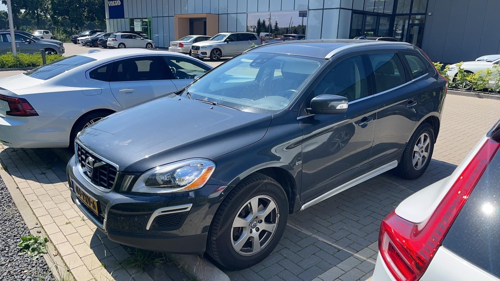 Volvo XC60 - 2.0 T5 Summum Panoramadak, Four-C geveerd onderstel, Trekhaak afneembaar, Lederen bekledin - AutoWereld.nl