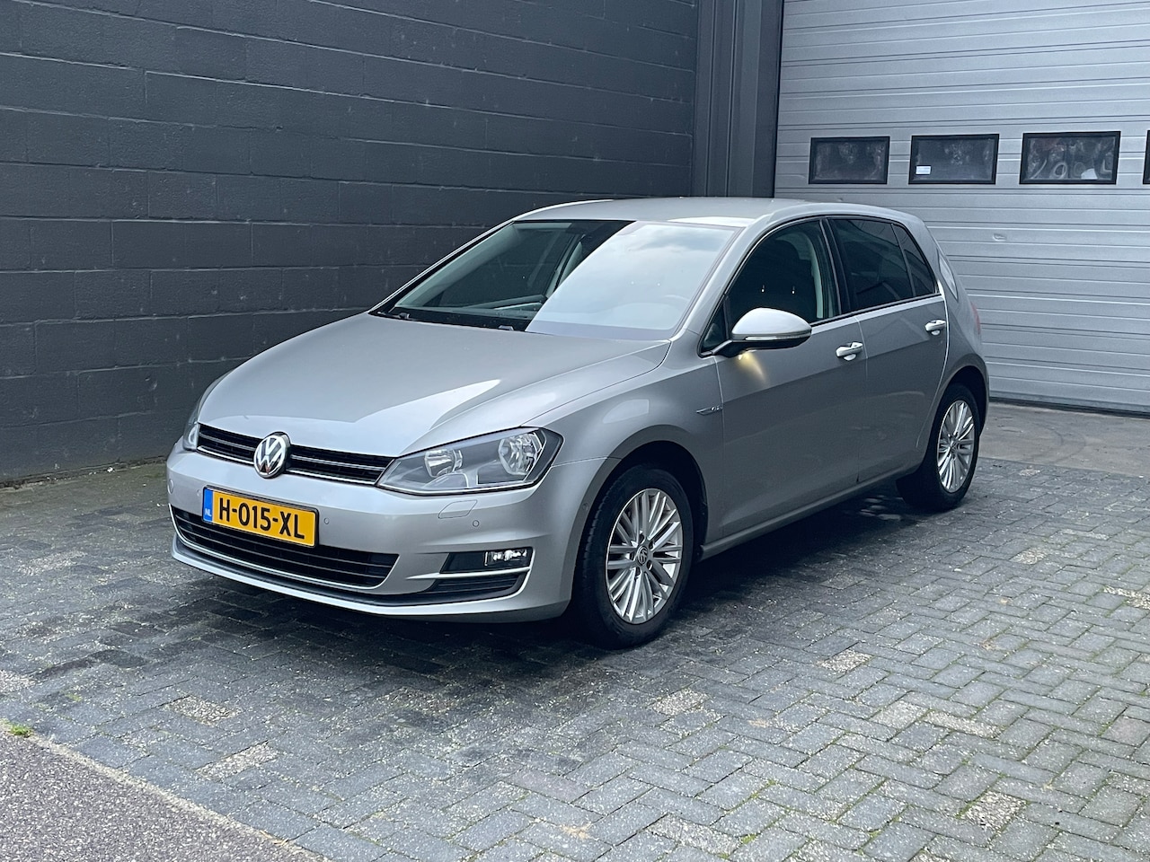 Volkswagen Golf - 1.2 TSI Highline | Cup Edition | AIRCO | Parkeersensoren | Lichtmetalen Velgen | - AutoWereld.nl