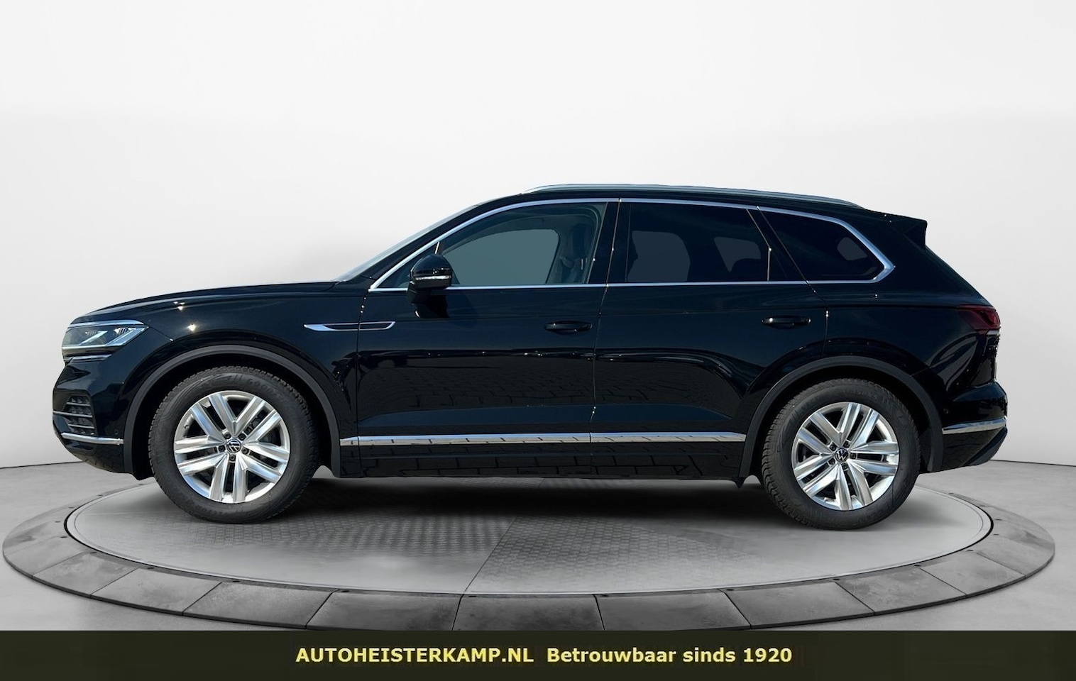 Volkswagen Touareg - 3.0 TDI Atmosphere ACC Luchtvering Trekhaak Comfortstoelen Camera - AutoWereld.nl