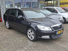 Skoda Octavia Combi - 1.2 TSI Elegance Bns DSG BAK DEFECT