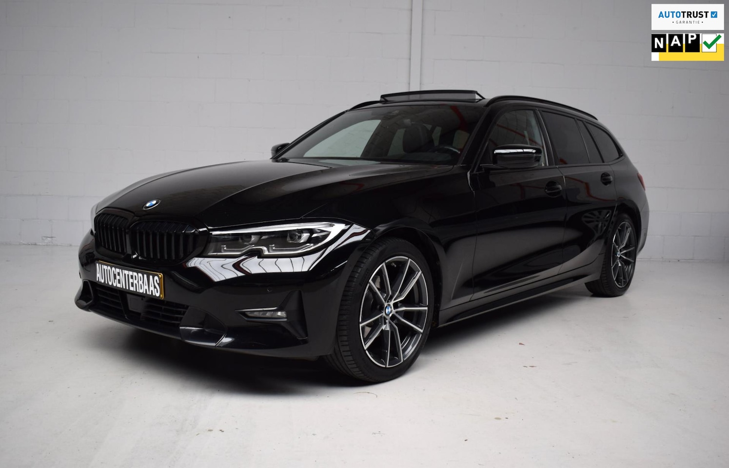 BMW 3-serie Touring - 318i 2.0 AUT8 High Executive ORG.NED / ADAPT.CRUISE / M-SPORT STUUR / PANORAMADAK / CAMERA - AutoWereld.nl