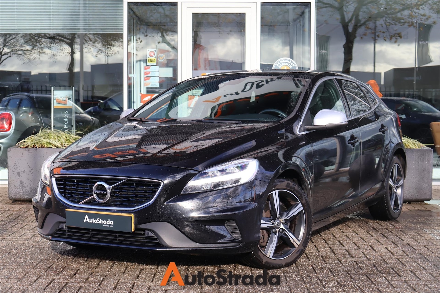 Volvo V40 - 1.5 T3 Polar+ R-Design 152PK Geartronic | Keyless | Camera | Harman/Kardon | LED | Pano | - AutoWereld.nl