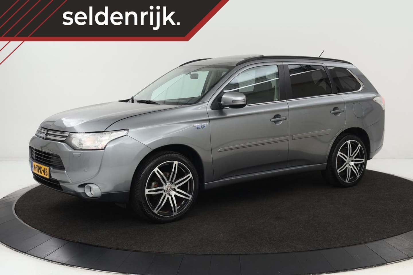 Mitsubishi Outlander - 2.0 PHEV Instyle | Schuifdak | Leder | Stoelverwarming | Trekhaak | Xenon | Camera | Keyle - AutoWereld.nl