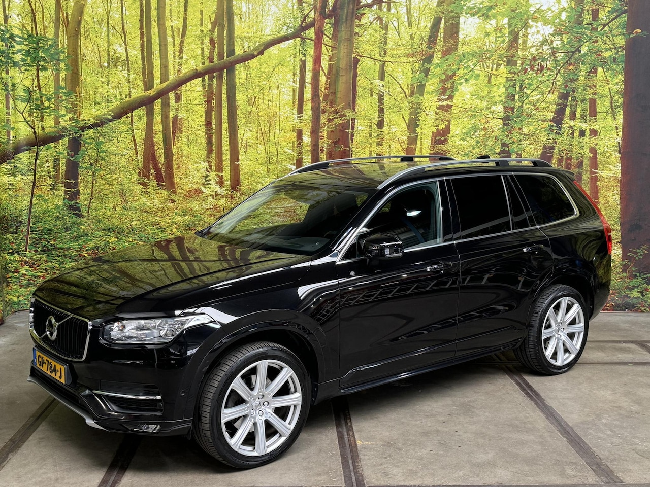 Volvo XC90 - 2.0 D5 AWD Momentum Automaat 225 PK 7 Persoons Leder 21 Inch Navi Stoelverwarming - AutoWereld.nl