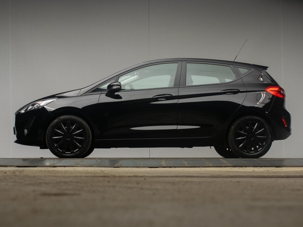 Ford Fiesta - 1.1 Trend Sport (APPLE CARPLAY,NAVI,CRUISE,ELEKTRISCH PAKKET,LANE ASSIST,SPORTSTOELEN,LM V - AutoWereld.nl