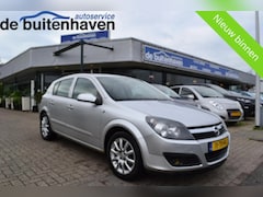 Opel Astra - 1.6 Essentia