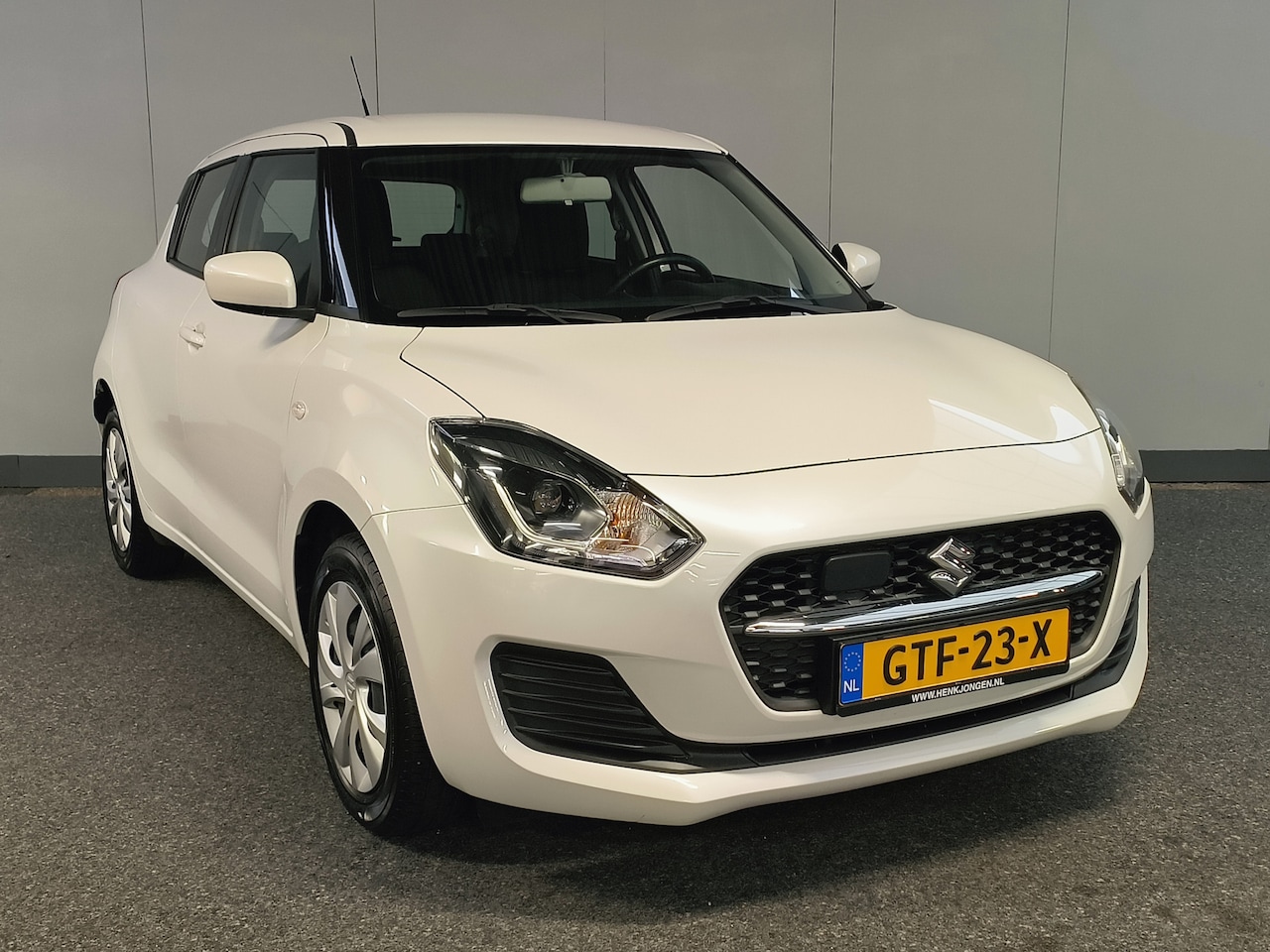 Suzuki Swift - 1.2 Comfort Smart Hybrid uit 2021 Rijklaar + 12 maanden Bovag-garantie Henk Jongen Auto's - AutoWereld.nl