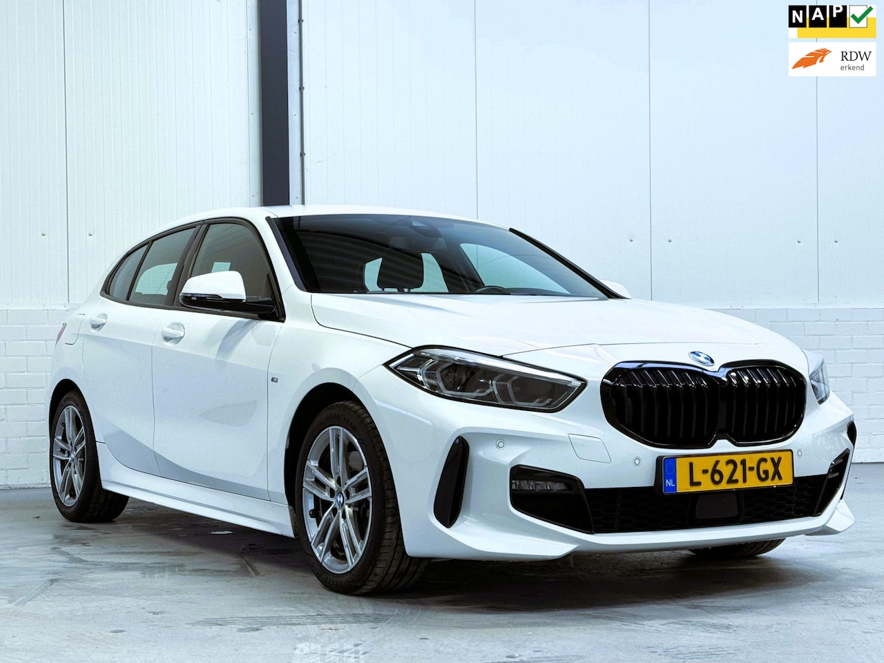 BMW 1-serie - 116i High Executive M Sport - AutoWereld.nl